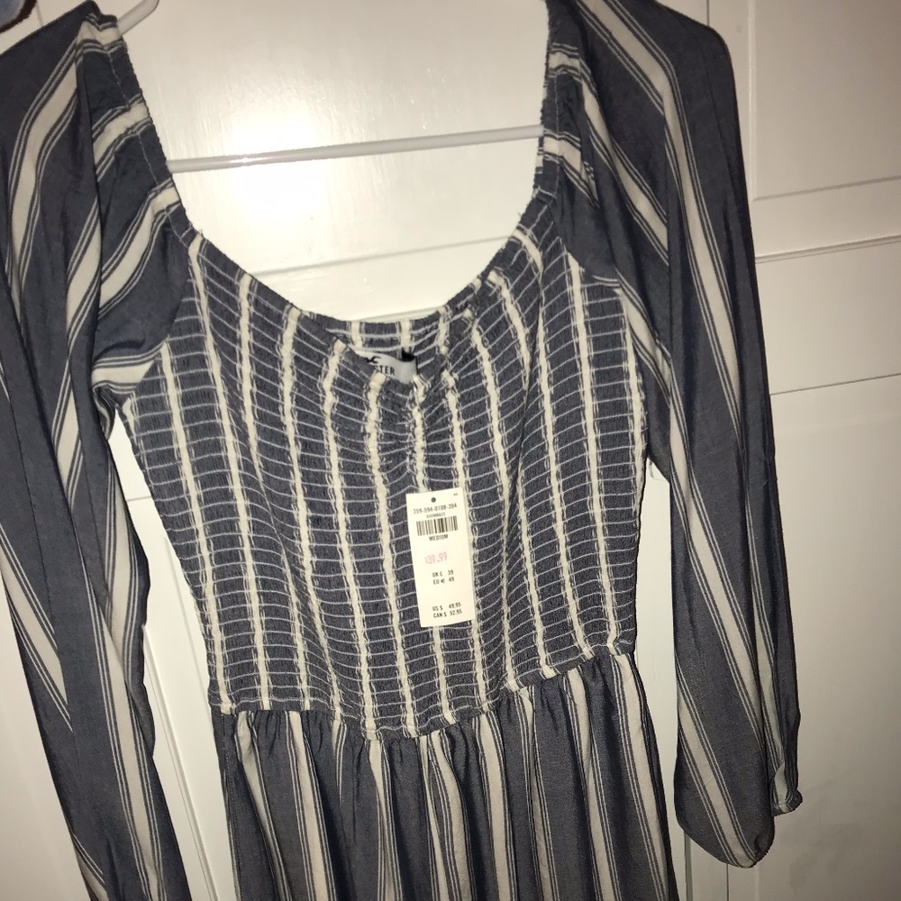 Hollister blue v neck Romper (M) (new with tags)